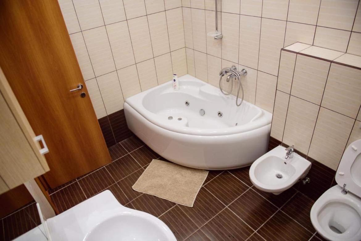 Sadara Sea Breeze Lägenhet Năvodari Exteriör bild