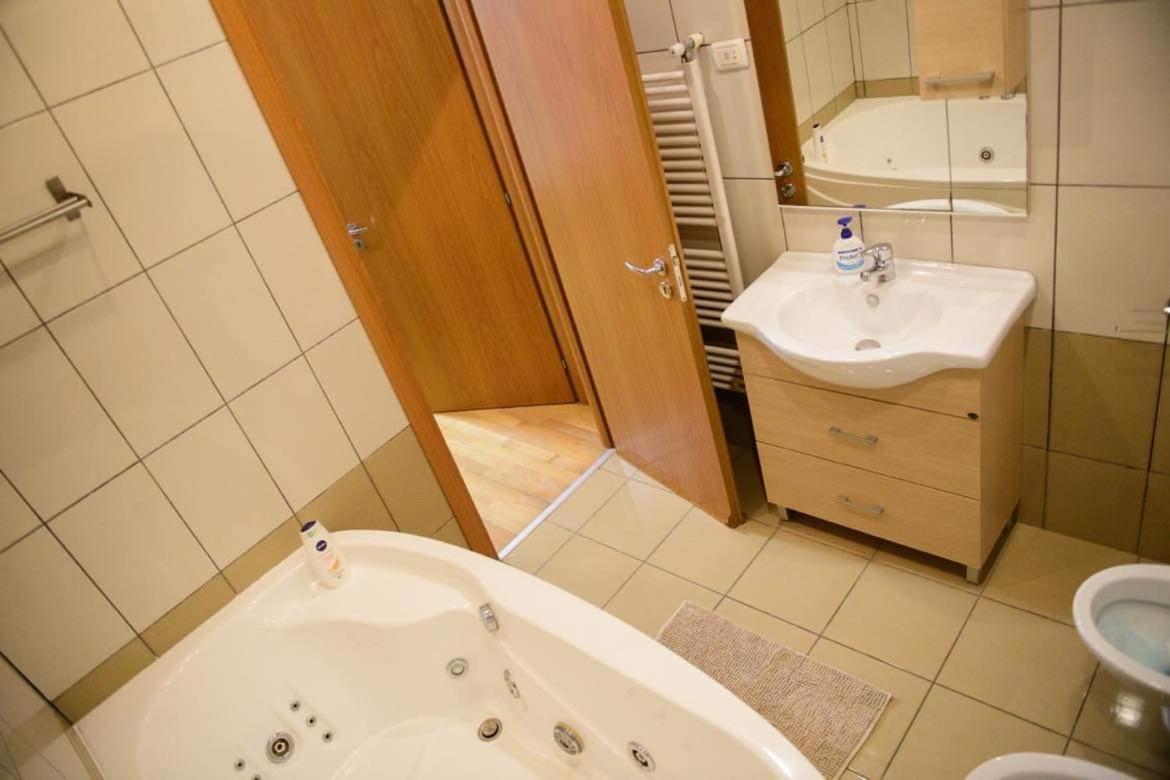 Sadara Sea Breeze Lägenhet Năvodari Exteriör bild